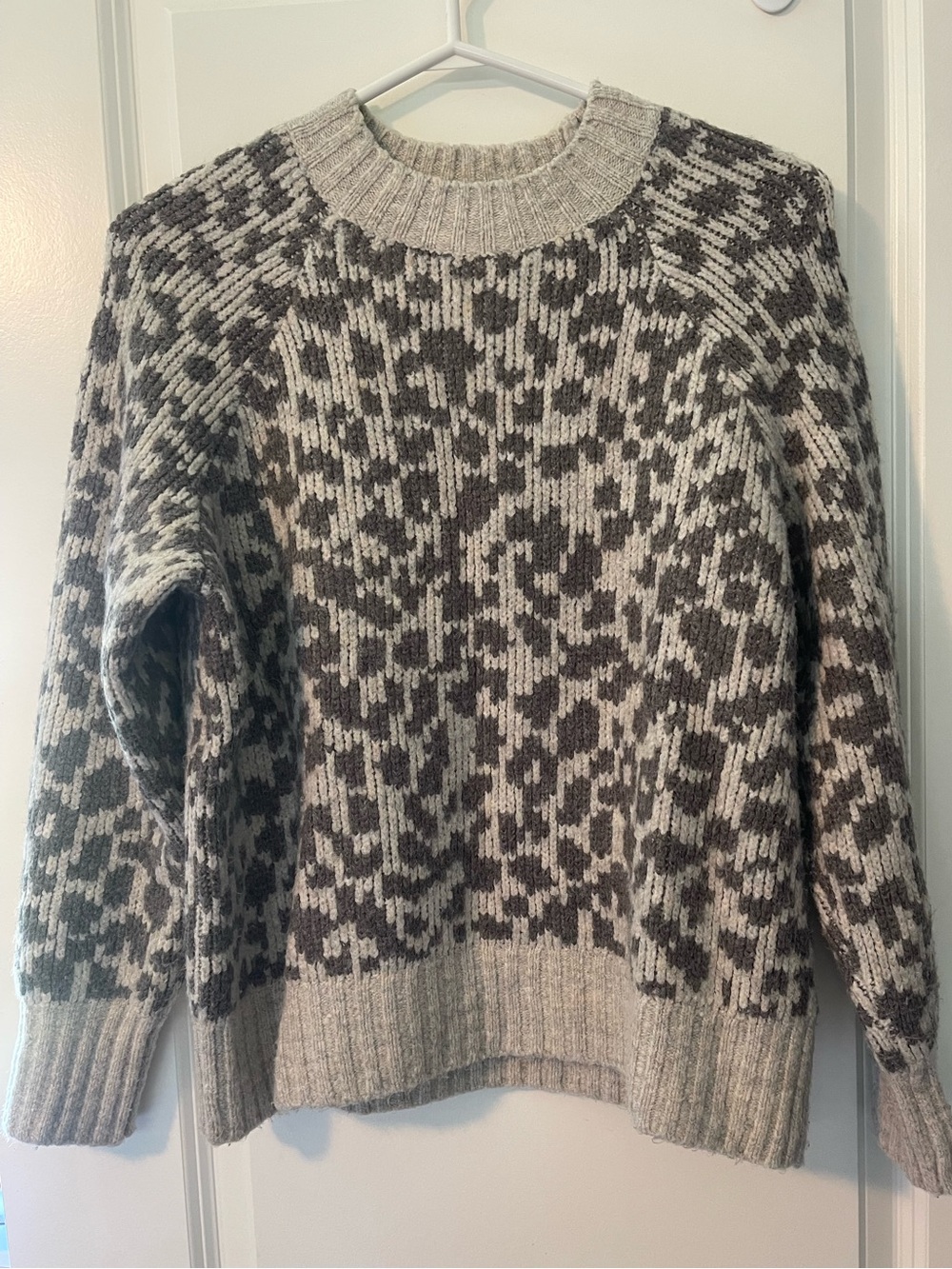 Old Navy Leopard Print Sweater size
Small